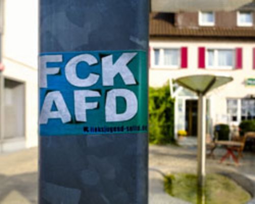 Kontext schaut nach den Rechten