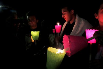 Kerzenschein für die Opfer. Foto: Christina Gohle