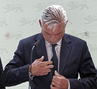 Wichtig, wichtig: die Krawatte.