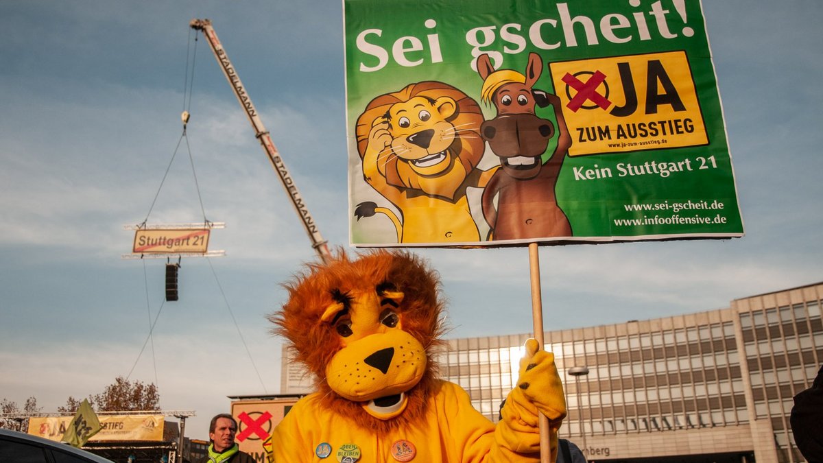 Im November 2011 warben die einen für ein "Ja" – was heißen sollte, aus dem Projekt S 21 auszusteigen. Foto: Jens Volle