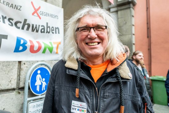 Made Höld, Aktivist und Erfinder der digitalen Menschenkette. 