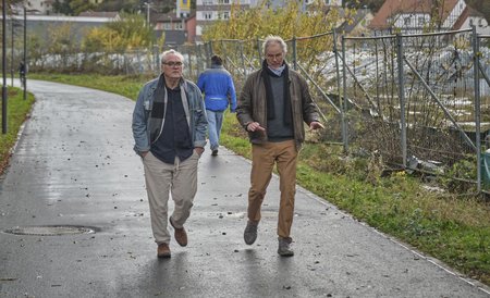 Sind dem Lauf der Murr gefolgt: Andreas Brunold (rechts) und Kontext-Redakteur Josef-Otto Freudenreich.
