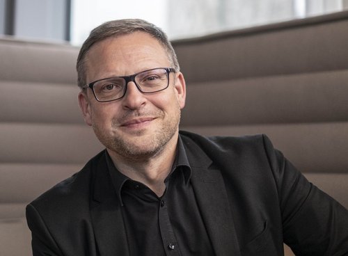 Lutz Schumacher, Geschäftsführer des Schwäbischen Verlags, will eine "feindselige Medienkampagne" erkannt haben. Foto: SchwäZ