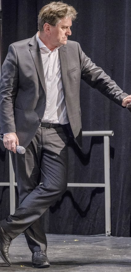 Selbstbewusstes Auftreten und hohe Bühnenpräsenz – auch dafür steht der grüne Minister Manfred Lucha. Fotos: Joachim E. Röttgers