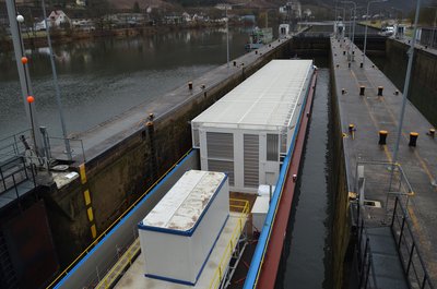 Beim Probelauf: Schubverbund in der Schleuse Neckarzimmern. Foto: Aktionsbündnis Castor-Widerstand Neckarwestheim
