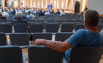 Hier, wo noch Freiheit herrscht: Das rechte Schaulaufen namens Bürgergipfel. Fotos: Jens Volle Hier, wo noch Freiheit herrscht: Das rechte Schaulaufen namens Bürgergipfel. Fotos: Jens Volle