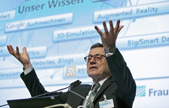 Wilhelm Bauer, Technologiebeauftragter der Landesregierung und Leiter des Fraunhofer-Instituts, reizte das Weltpublikum. Fotos: Joachim E. Röttgers