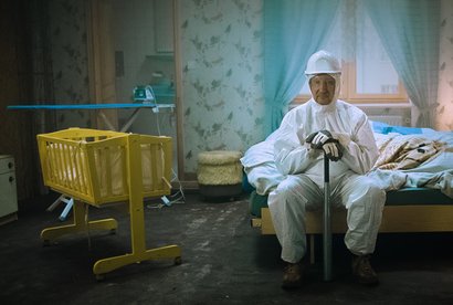 Den Film durchzieht ein empathieloser Blick auf seine kaputten Figuren: Robert Pfennig (Rainer Bock) steckt in seiner Ehe fest.