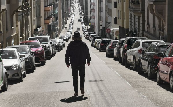 Häusliche Flugshows? Der Flaneur flieht auf die Straße. Foto: Joachim E. Röttgers