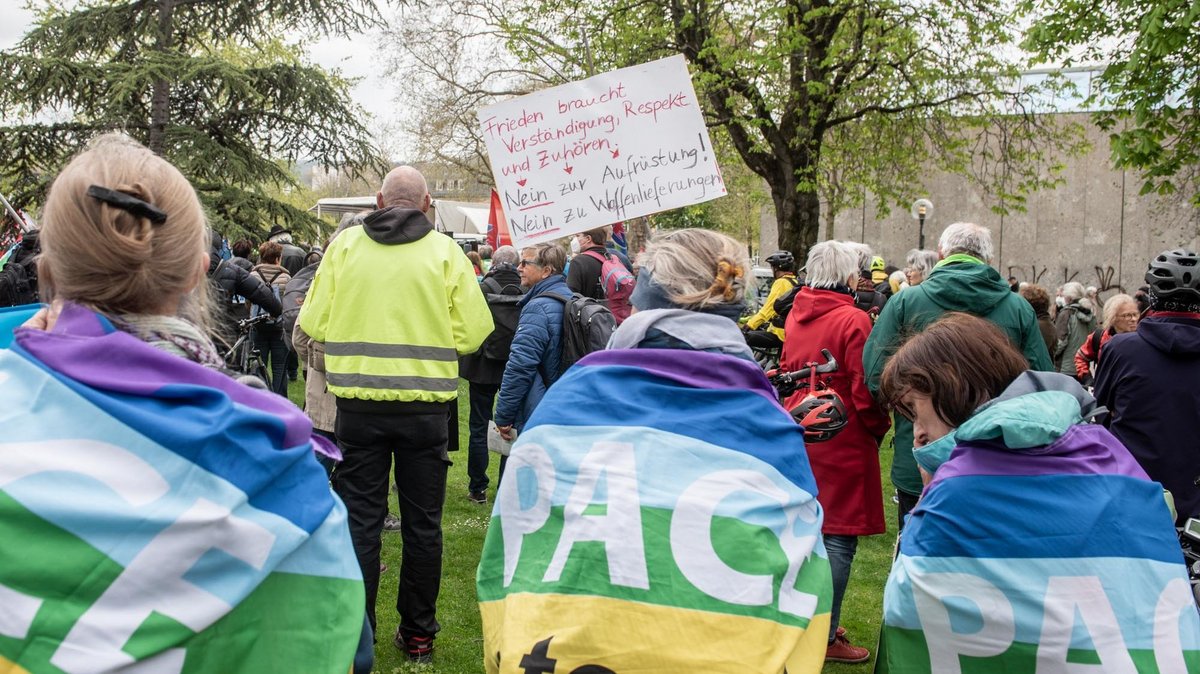 "Es lohnt sich, zu überlegen, wie eine diplomatische Lösung des Ukrainekrieges funktionieren könnte", sagt Friedensexperte Clemens Ronnefeldt. "Es lohnt sich, zu überlegen, wie eine diplomatische Lösung des Ukrainekrieges funktionieren könnte", sagt Friedensexperte Clemens Ronnefeldt.