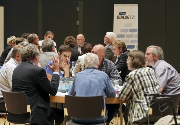 Filderdialog 2012: Bahn und Landespolitik diskutieren mit BürgerInnen.