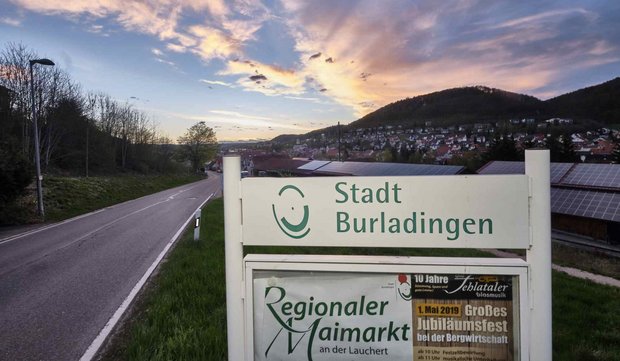 Abenddämmerung über der Alb-Gemeinde.
