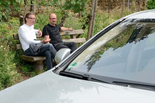 "Schriftsteller sind eher die Anti-S-Klasse-Typen", meint Wolfgang Schorlau (links). Foto: Ingo Lazi