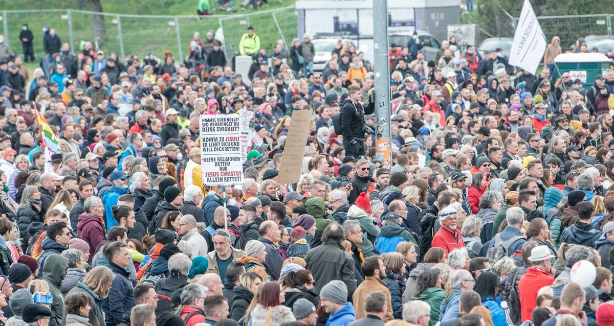 Und, wie viele Masken zählen Sie? Wie gut die lückenlose Aufarbeitung wohl gelingen wird? 