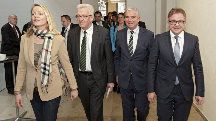 Vorausgehen kann sie auch: beim ersten Gespräch zwischen Grünen und CDU nach der Landtagswahl 2016 mit (von links) Winfried Kretschmann, Thomas Strobl und Guido Wolf.