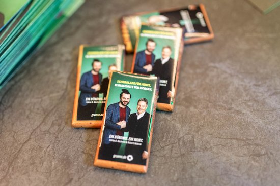 Bacherle und Habeck, 71 Prozent Kakaoanteil.  Bacherle und Habeck, 71 Prozent Kakaoanteil.