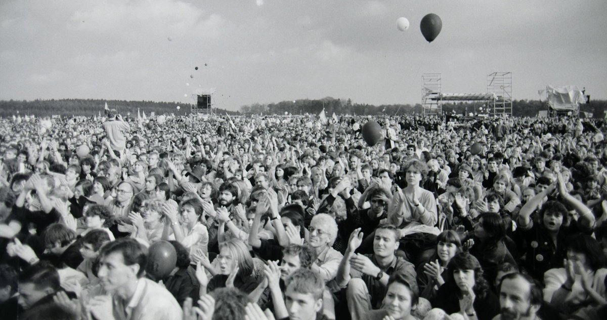"In den vergangenen Jahrzehnten ist die Abneigung gegen alles Militärische immer mehr gestiegen": 200.000 Menschen demonstrierten im Herbst 1986 in Hasselbach, Hunsrück, gegen die Stationierung von Cruise Missiles. Foto: Joachim E. Röttgers