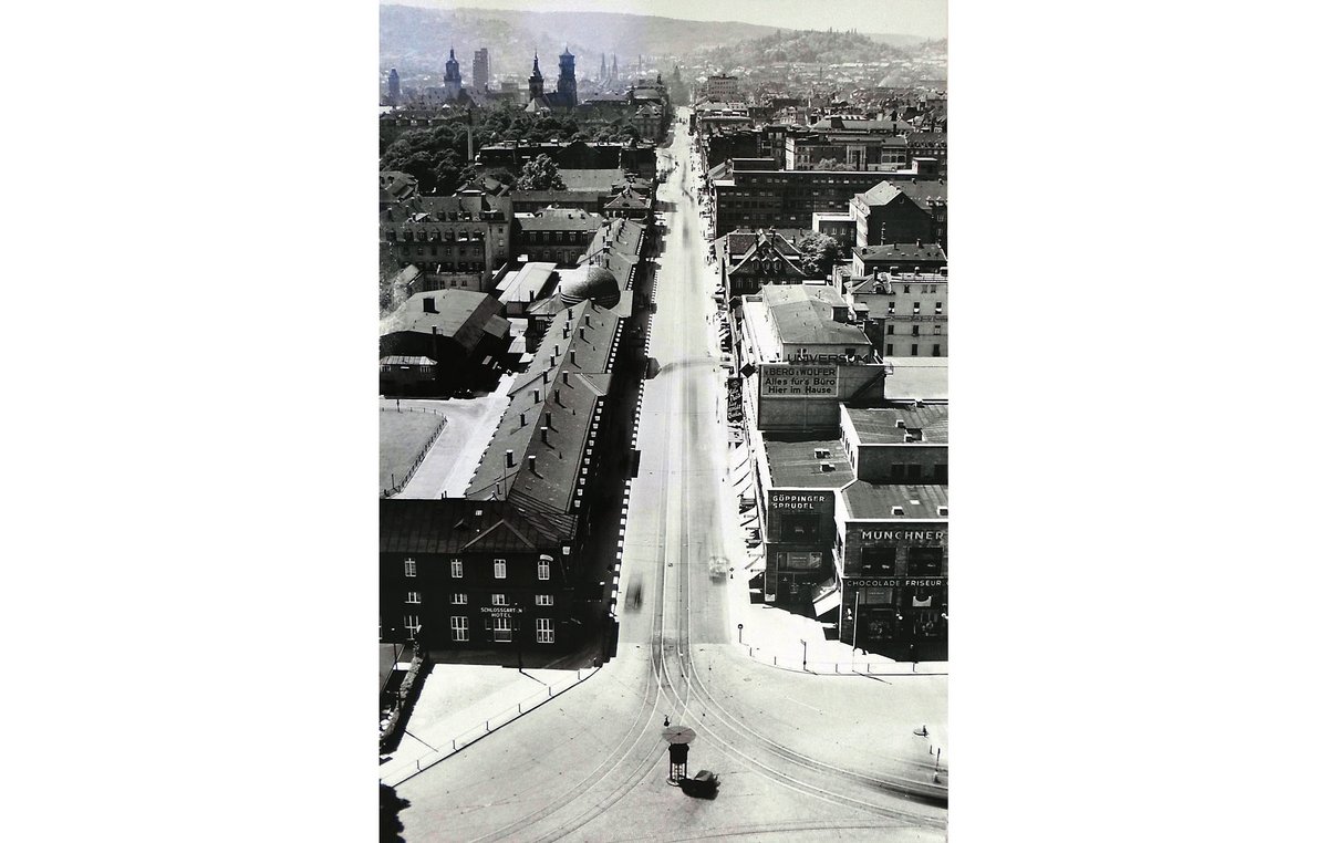 Vom Bahnhofsturm aus gesehen: die Stuttgarter Königstraße 1932.