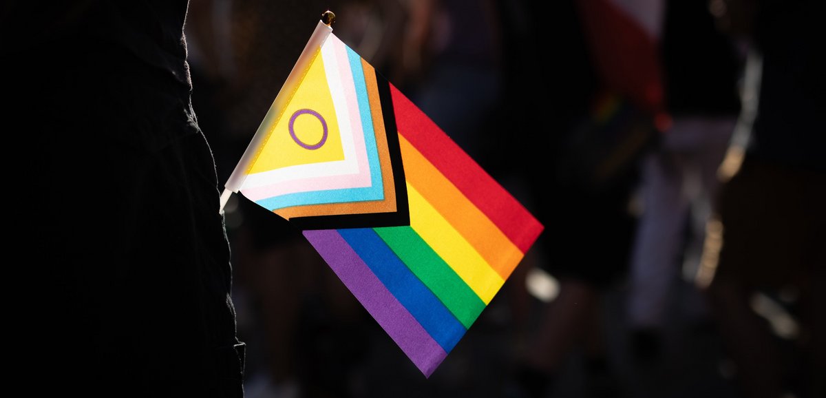 Ist zwar bunt, aber ein rotes Tuch für Völkische. Foto: Julian Rettig