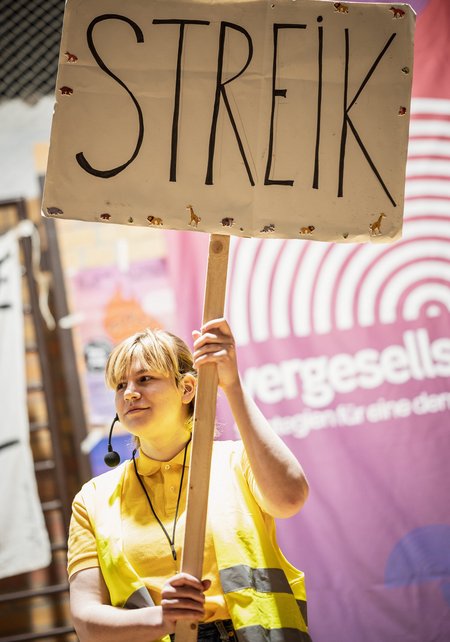 Lara Wenzel ruft zum Streik auf. 