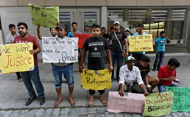 Protest vor dem Integrationsministerium. Foto: Joachim E. Röttgers 