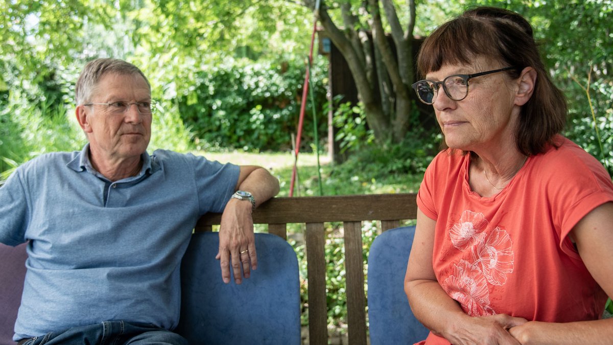 Ulrike Binder ist sichtlich bestürzt, als sie von ihren Erlebnissen an der EU-Außengrenze in Bosnien erzählt. Ihr Mann Martin Binder war dort für die NGO Medical Volunteers im Einsatz. Foto: Jens Volle