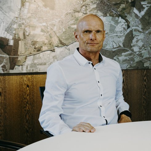 "Jeder spielt mit den Karten, die er bekommt", sagt Dirk Elkemann, der parteilose Oberbürgermeister von Wiesloch.