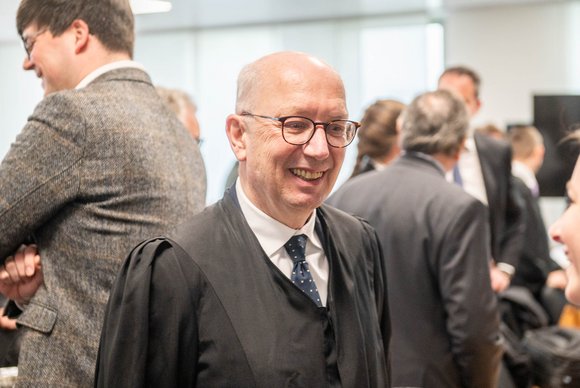 Rechtsanwalt Ulrich Quack vertritt die DB AG.