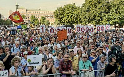 "Keineswegs alleine gegen S 21" weiß sich Däubler-Gmelin in Stuttgart.