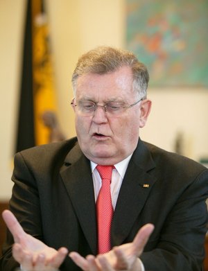 2005 in seinem Amtszimmer bei einem seiner letzten Interviews als Ministerpräsident.