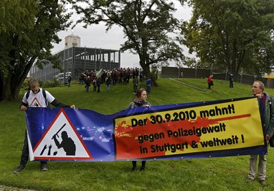 Auch heute ist der Schwarze Donnerstag nicht vergessen. Demo am 3. 9. 2014. Foto: Joachim E. Röttgers