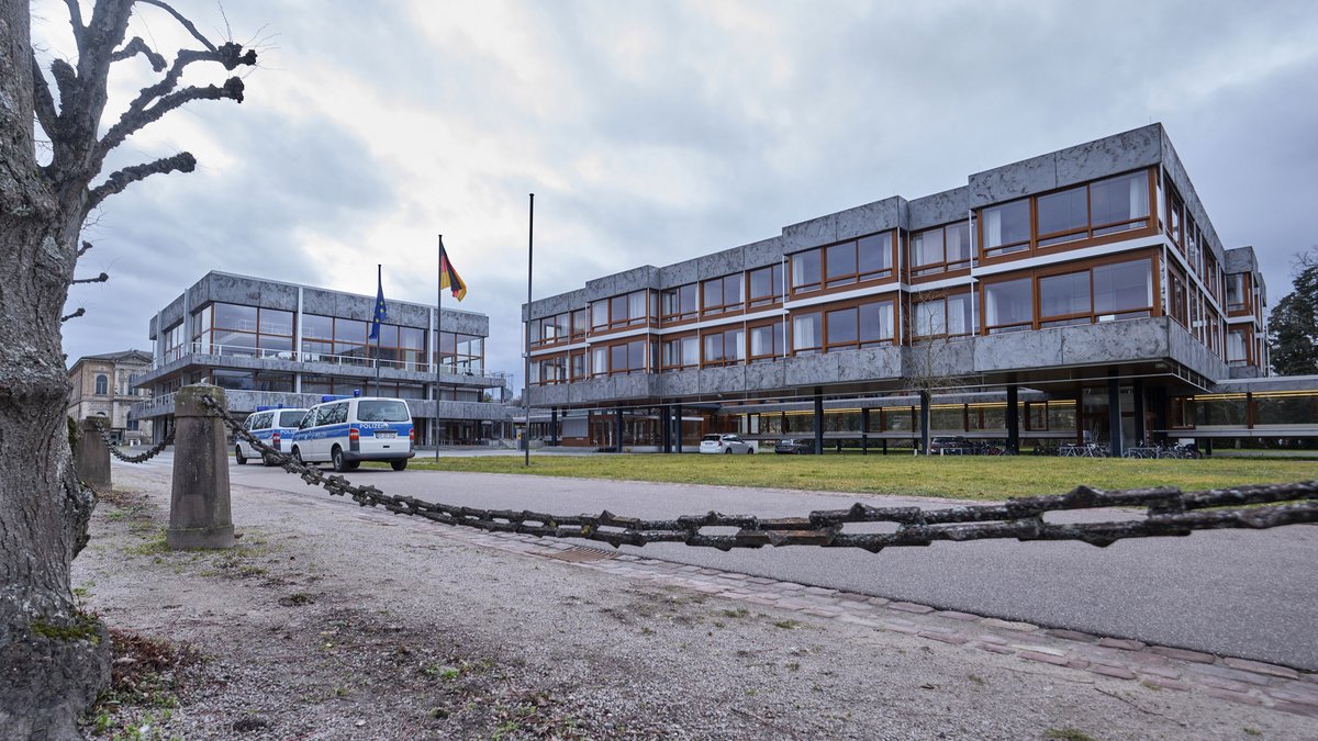 Bundesverfassungsgericht in Karlsruhe mit Sitzungssaal- und Richtergebäude (von links). Foto: Joachim E. Röttgers