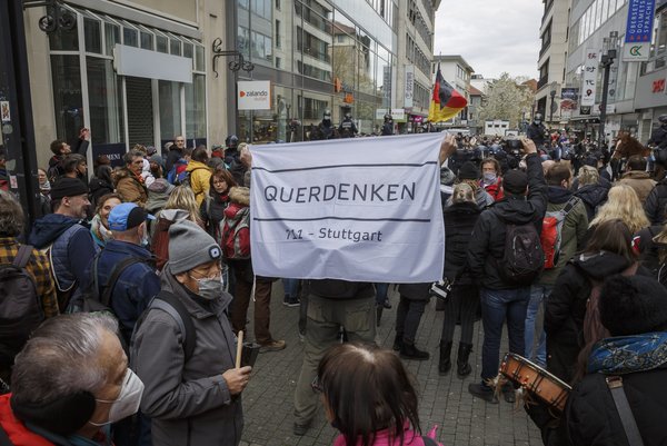 Bei den "Querdenken"-Demos wie hier im April 2021 in Stuttgart kam viel Geld zusammen. Foto: Julian Rettig