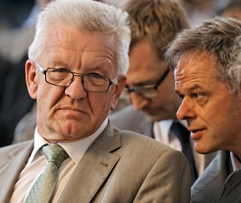 Unterkühlter Strippenzieher Hoogvliet (rechts) mit Winfried Kretschmann. Foto: Joachim E. Röttgers