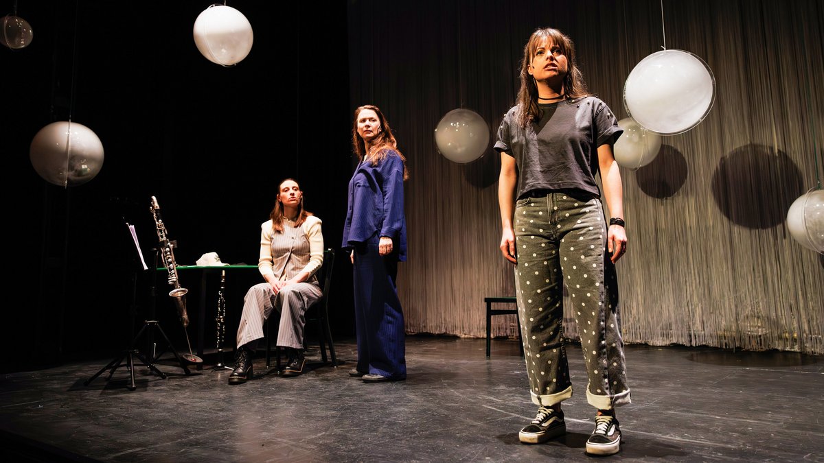 Maja (Christina Uhland, rechts) will keine Verlängerung, sondern ihr Leben zurück.