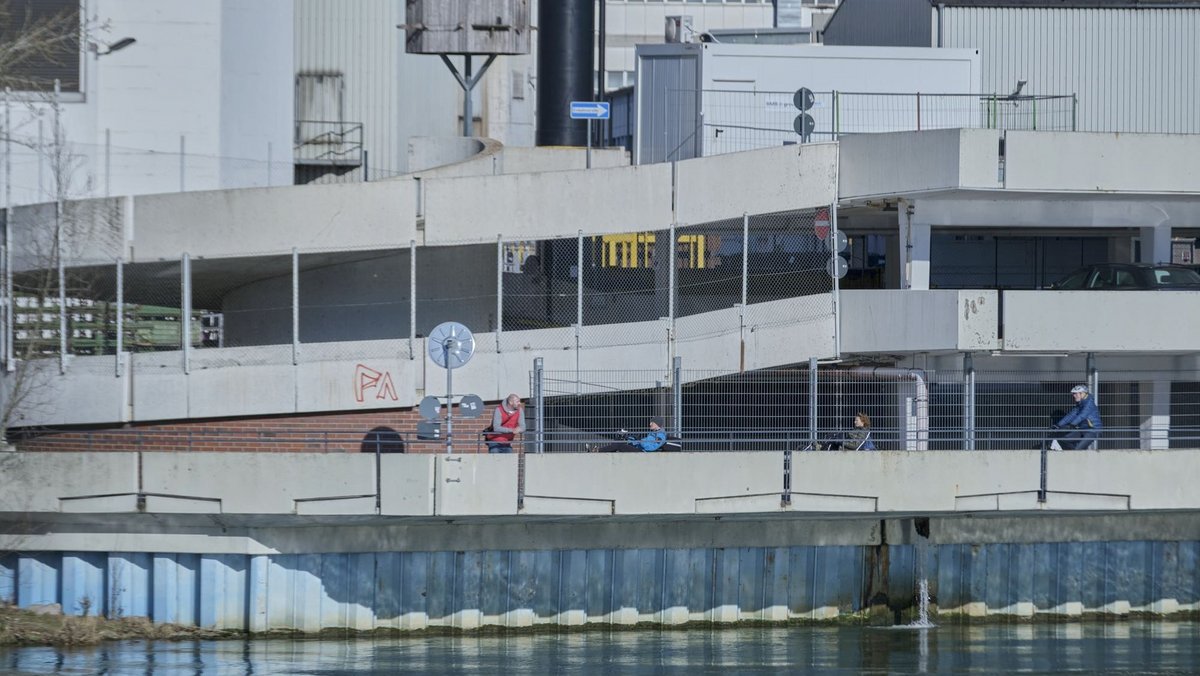 Wellness für SUVs: Ein Parkhaus direkt am Neckar! Wellness für SUVs: Ein Parkhaus direkt am Neckar!