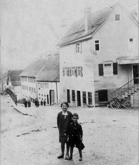 Rexingen in den 1920er-Jahren: Die später in die USA emigrierte Hannah mit ihrem Vetter Herbert. Foto: Träger- und Förderverein Ehemalige Synagoge Rexingen