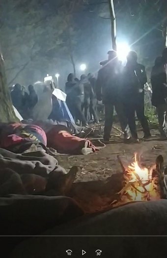Von Geflüchteten gefilmtes Video aus dem Camp, wenige Tage vor dessen mutmaßlicher Räumung am 30. März. Zum Video mit Klick aufs Bild.