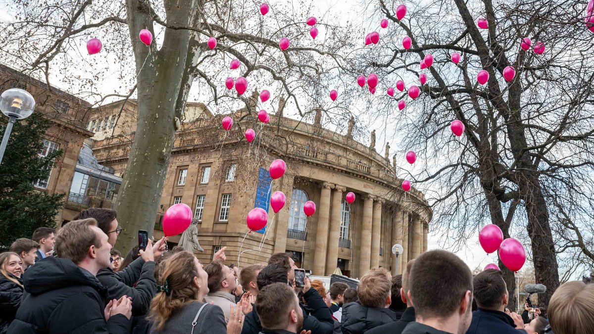 Kollision der Luftballons – Jungliberale ließen sie steigen, kurz darauf hingen sie im Geäst.