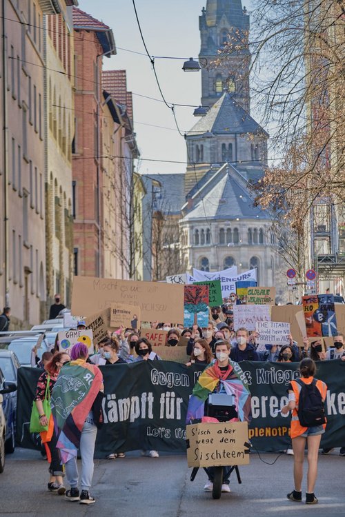 Dem System als Ursache auf den Fersen in der Möhringer Straße, Stuttgart-Süd.