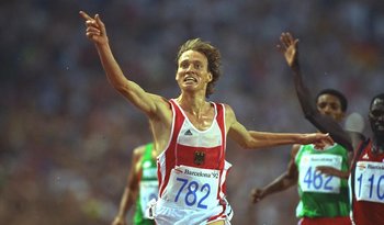 Dieter Baumann 1992: Spektakulärer Olympiasieg über 5000 Meter. Foto: Getty Images