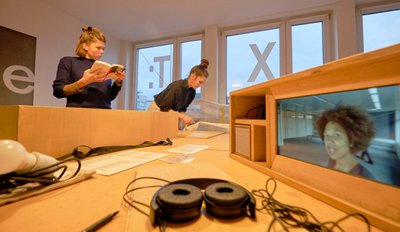 Überlebende senden Botschaften aus der Zukunft. 