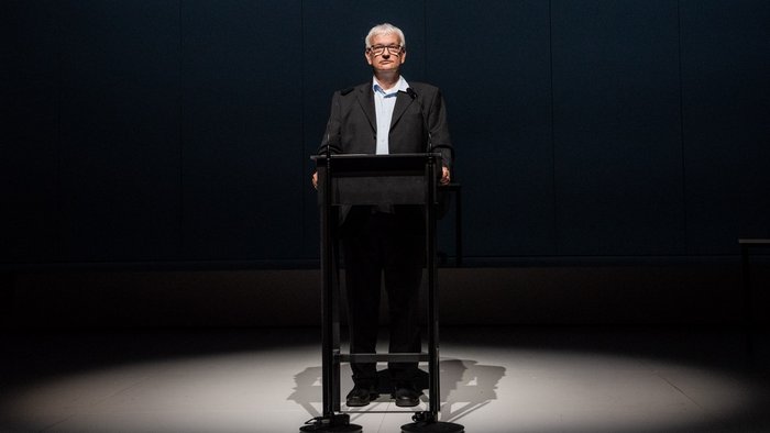 Viel Applaus für Jürgen Resch nach seiner Rede im Stuttgarter Staatstheater.