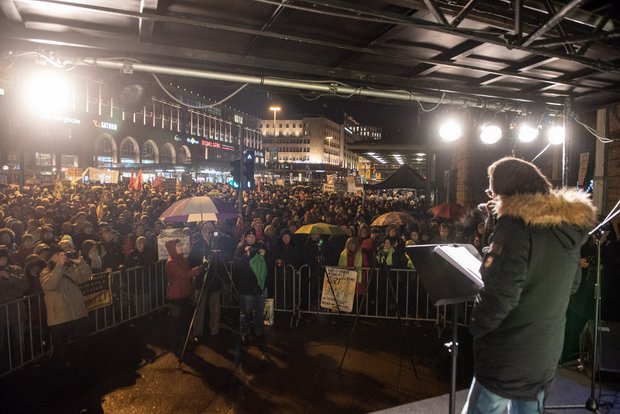 Arno Luik auf der 450. Montagsdemo. Foto: Jens Volle