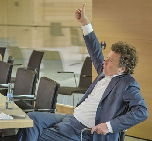 Opernintendant Viktor Schoner gibt den "Opern-BürgerInnen" unmittelbar Feedback.