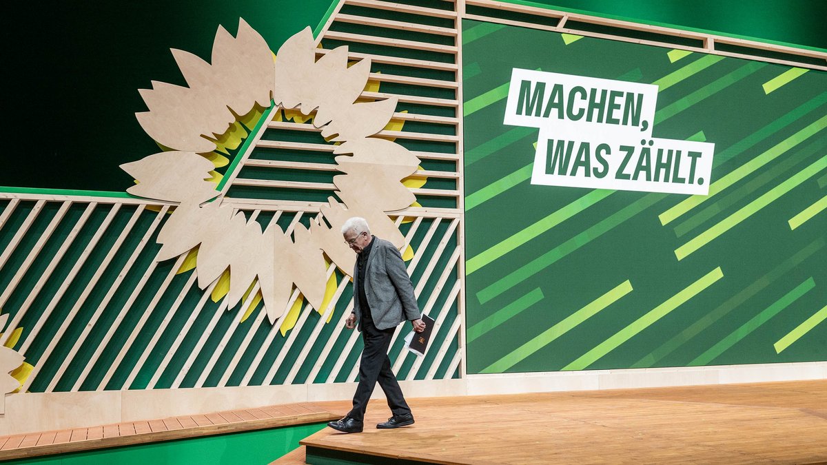 Das hat der grüne MP wohl nicht mehr vor – Winfried Kretschmann beim grünen Bundesparteitag 2023 in Karlsruhe. Foto: Jens Volle