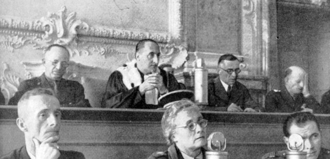 Richter Jean Ausset (Mitte). Foto: La France en Allemagne, No1, Juillet 1946, S. 17