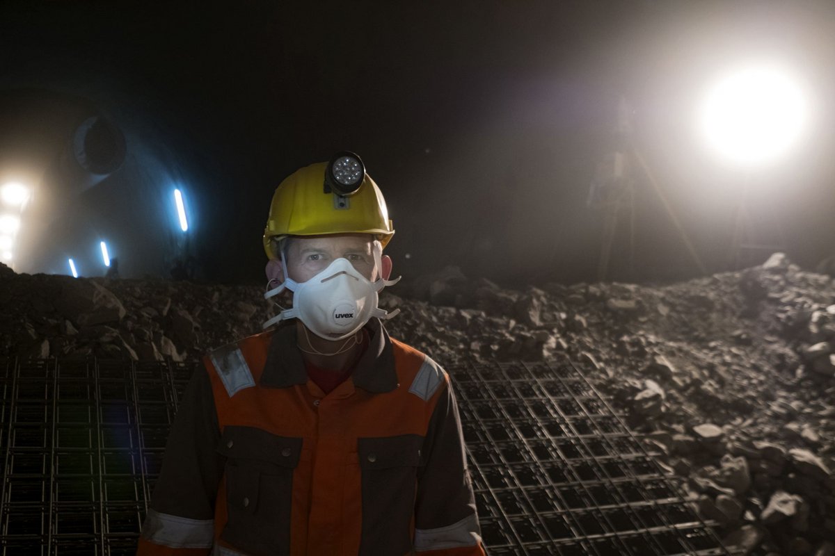 Mit Gottes Segen mögen die Tunnel halten. S-21-Seelsorger Peter Maile hat schon mal mit angepackt.