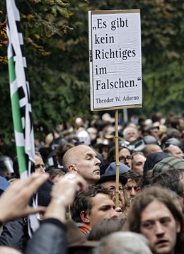 Lösch und Adorno auf der Demo am 30. September 2010.