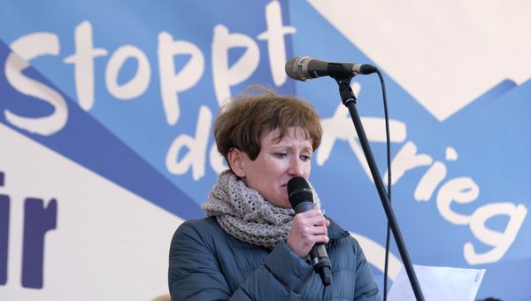 "Böse und dunkle Tage" – Katja Ekaterina Zakharova ist russischstämmig und weinte beinahe bei ihrer Rede.  "Böse und dunkle Tage" – Katja Ekaterina Zakharova ist russischstämmig und weinte beinahe bei ihrer Rede.